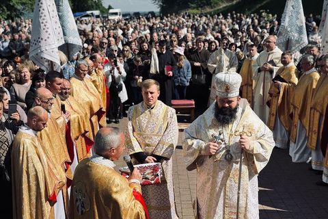 Відпуст у Крехівському монастирі Святого Миколая зібрав тисячі вірян